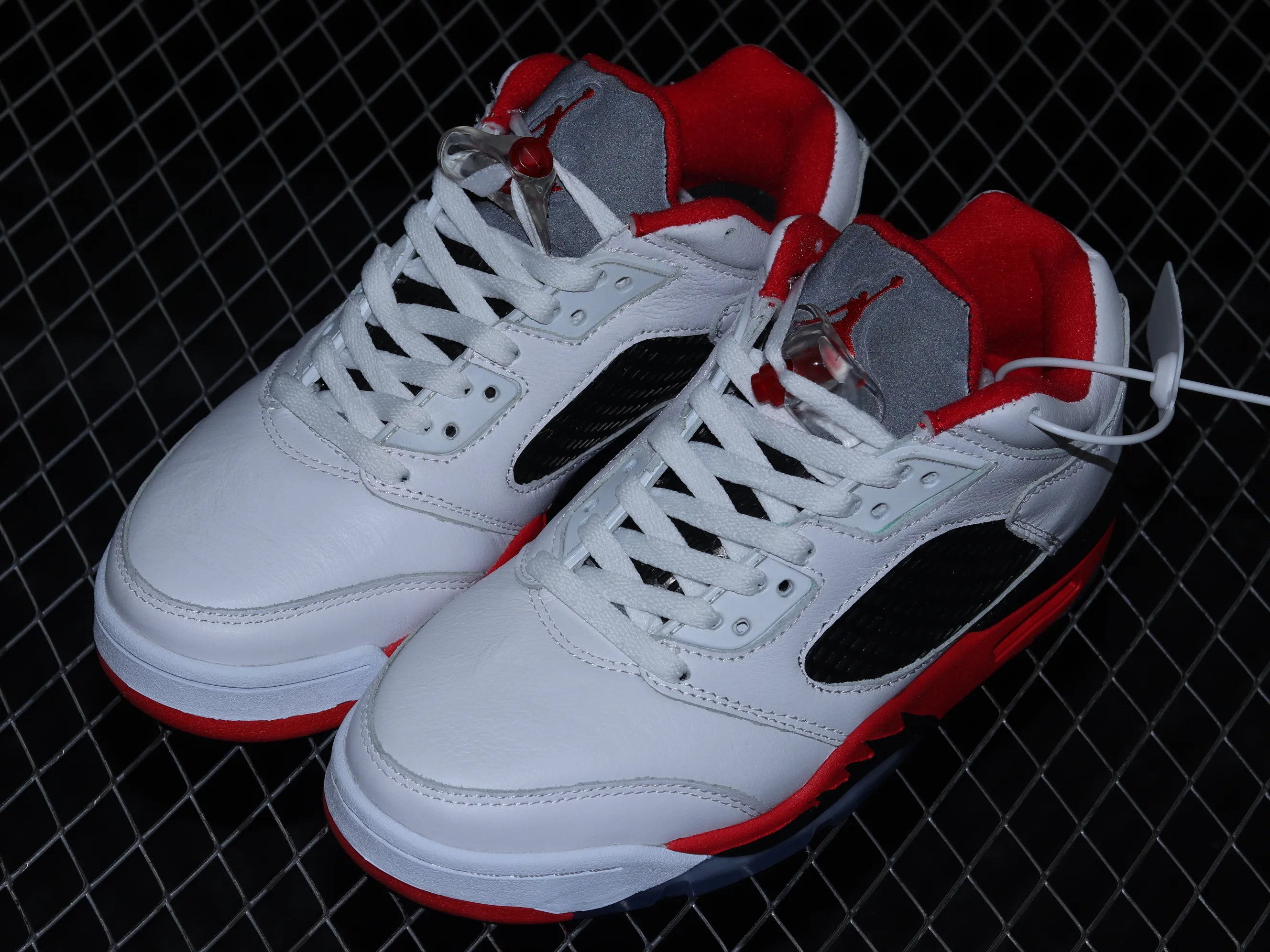 All categories Air Jordan Jordan series basketball shoes Air Jordan 5 Air Jordan 5 Low "Fire Red" AJ5 Joe 5 classic white and red low-top basketball shoes 314338-101